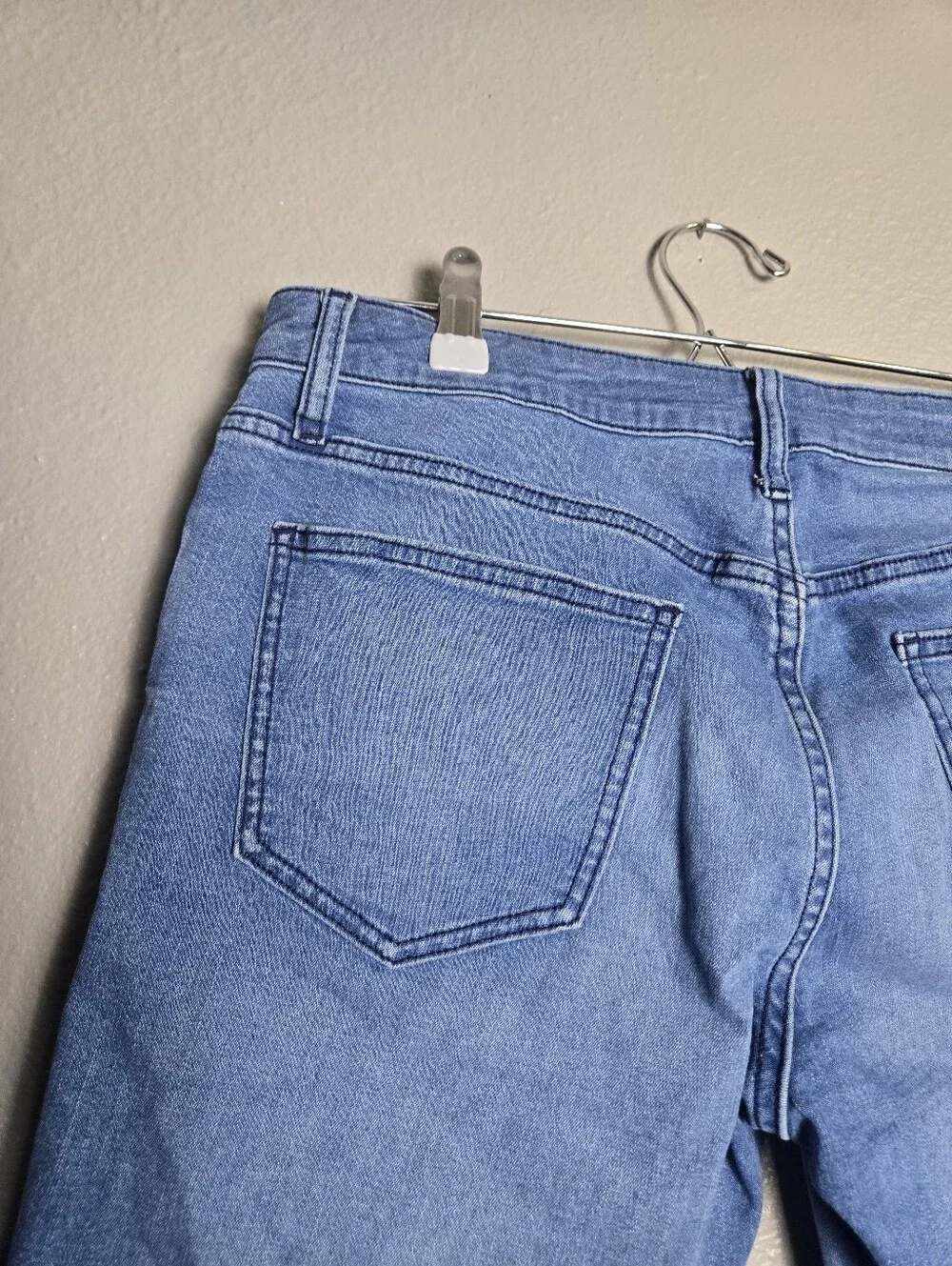 Calvin Klein City Short Size 10 Medium Wash